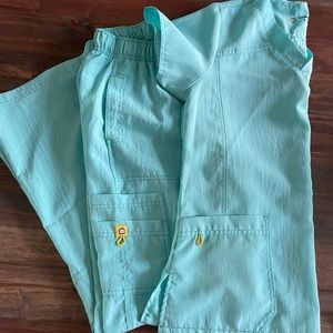 Women’s Wonder Wink Scrubs